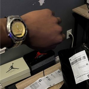 Meet your Posher, Don